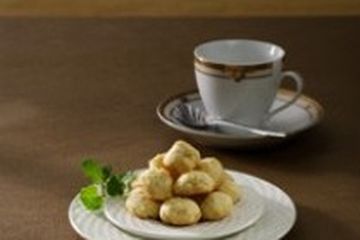 VIENNESE COCONUT MACAROONS