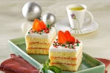 KUE LAPIS KEJU STROBERI