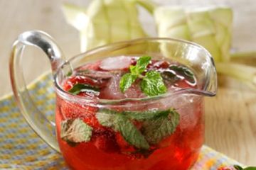 STRAWBERRY APPLE PUNCH