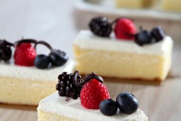 FRUIT BERRY CAKE