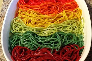Membuat Mi Pelangi Sendiri