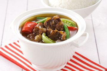 Nikmatnya Makan Malam Kian Bertambah dengan Semangkuk Asem Asem Daging 