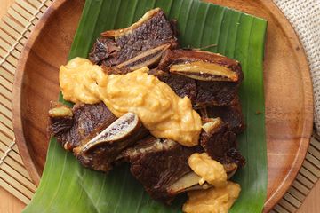 Duh, Tampilan Menggoda Iga Penyet Saus Telur Asin ini Bikin Lapar Mendadak