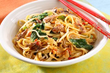Ternyata, Menyajikan Mi Gepeng Goreng Tongkol Yang Lezat Ini Tak Perlu Waktu Lama!