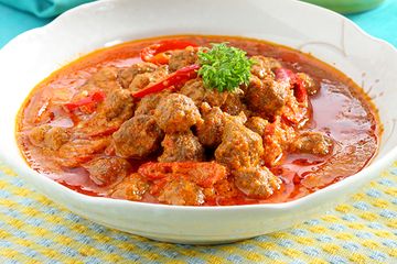 Duh, Merah Merona Sambal Goreng Bola Daging Ini Bikin Perut Lapar Seketika