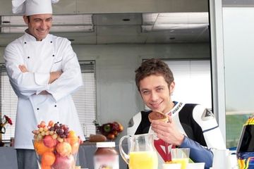 Koki Pribadi Valentino Rossi Ungkap Makanannya Sebelum Balapan, Cinta Kampung Halaman Banget!