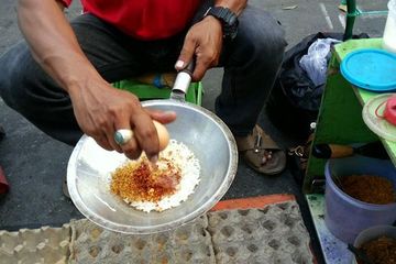 Mengenal Sejarah Kerak Telor, Makanan yang Tidak Sengaja Diciptakan Kawanan Anak Muda Betawi Menteng