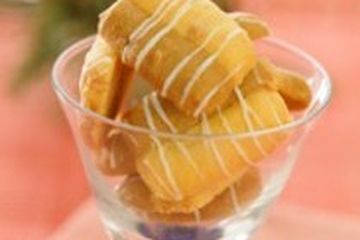KUE KERING KEJU DAN MOKA