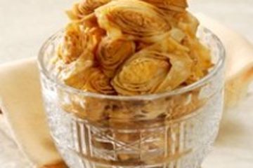KUE GULUNG BAWANG PUTIH