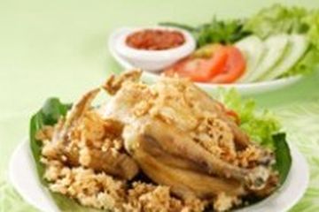 AYAM GORENG ALA MBOK BEREK