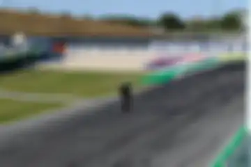 Habis keliling kota Tavullia, Valentino Rossi ngegas pol motor Yamaha M1 di sirkuit Misano