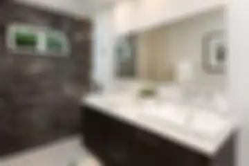Ilustrasi kamar mandi dengan tampilan alami di area shower dan aplikasi kaca.