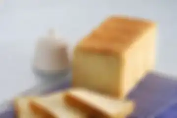 Roti tawar rumahan bisa dibikin sendiri. 