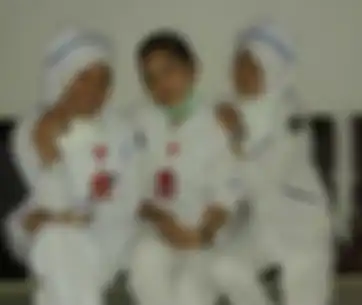 Kekasih Brigadir Yosua Vera Simanjuntak ternyata punya profesi mulia. Dia bak malaikat bagi warga desa. Foto mesranya tersebar luas.