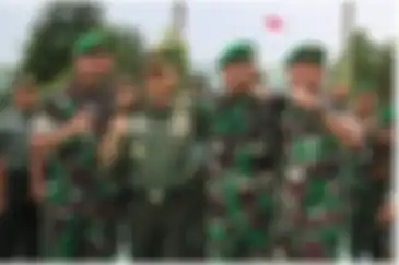 Jenderal TNI (Purn) Mulyono dekat dengan prajuritnya
