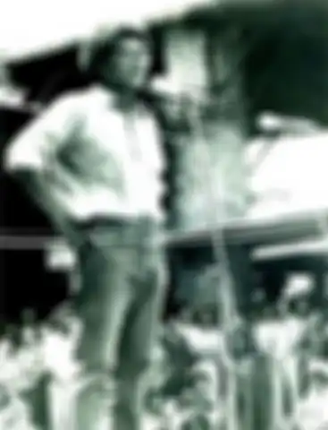 Foto Wimar Witoelar muda bikin pangling, mantan juru bicara Presiden ke-4 RI Abdurahman Wahid atau Gus Dur ini menolak gelar pahlawan untuk Soeharto.