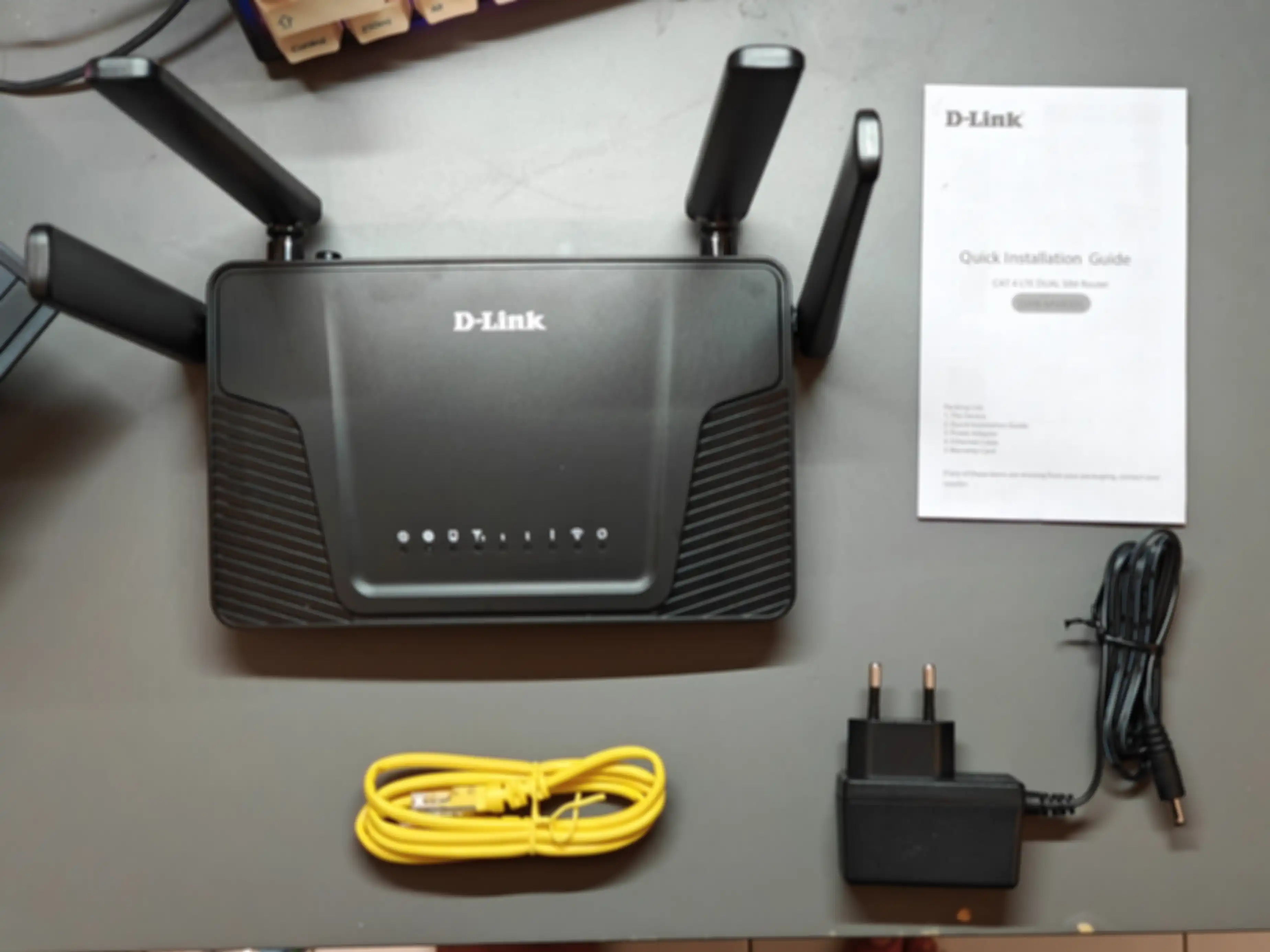 isi dari kotak kemasan D-Link DWR-M930