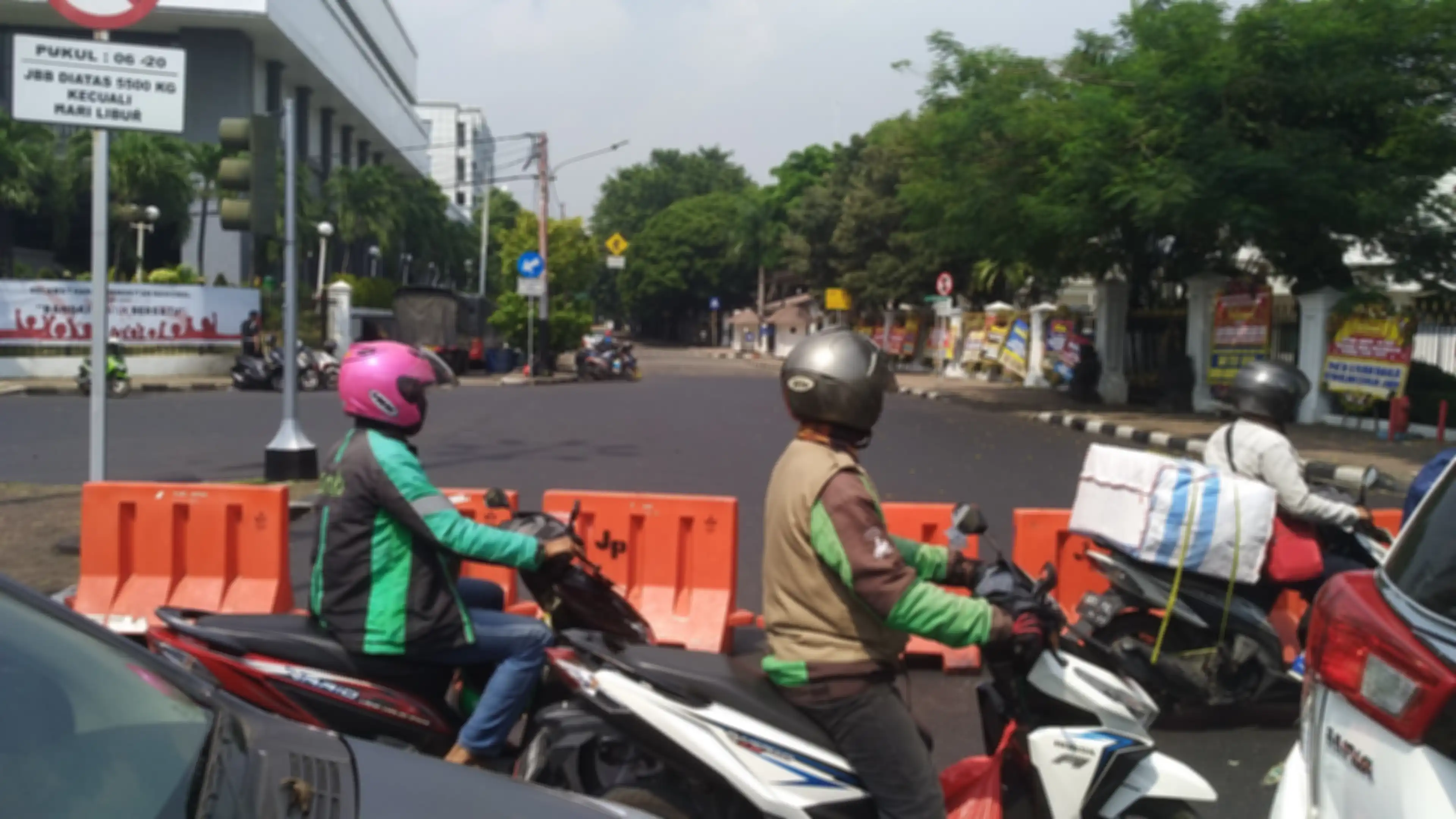 Penutupan jalur di Jl Veteran 3 