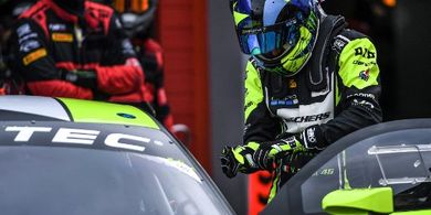 Debut Valentino Rossi Dipuji Setelah Berani 'Masuk Kandang Singa'