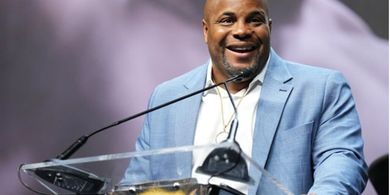 Kabar Pensiun Jon Jones Bikin Musuh Lama Ikut Berkomentar, Daniel Cormier Bilang Begini