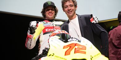 Sempat Adu Cepat dengan Marc Marquez di MotoGP Spanyol 2025, Marco Bezzecchi Dapat Petuah dari Valentino Rossi 