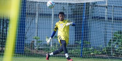 Girangnya Kiper 19 Tahun Ini usai Dapat Jatah Main di Persib Bandung