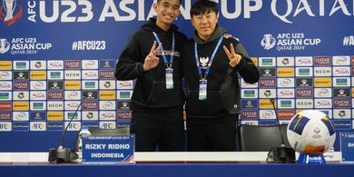 Balas Asumsi Panas, Rizky Ridho Ungkap Kedekatan Shin Tae-yong dengan Pemain di Timnas Indonesia