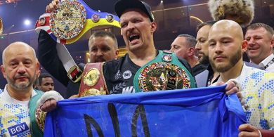 SEJARAH HARI INI - Berikan Cacat Pertama buat Tyson Fury, Oleksandr Usyk Sebulan Jadi Raja Tinju Dunia Sejati di Kelas Berat