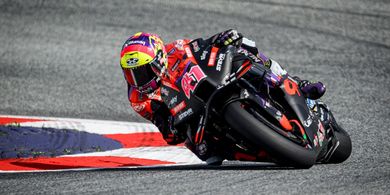 Walau Apes Kena Penalti, Aleix Espargaro Ambil Keuntungan dari Duel dengan Marc Marquez