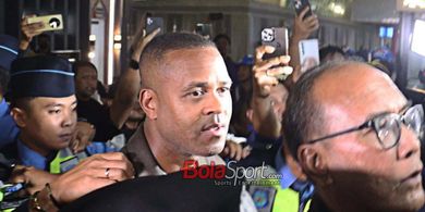 Diserbu Suporter Timnas Indonesia, Patrick Kluivert Tiba di Jakarta dan Langsung Istrihat