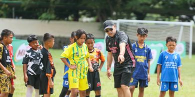 Cristian Gonzales Beri Pelatihan Klinik di Partai Final MILO National Championship 2025