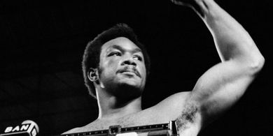 SEJARAH HARI INI - George Foreman Membantai Penakluk Muhammad Ali dalam 2 Ronde Saja