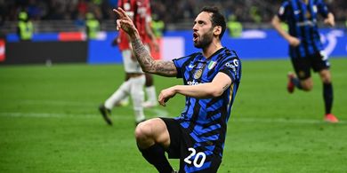 Dear Hakan Calhanoglu, Silakan Angkat Kaki Sebelum Akhir Juli atau Bertahan di Inter Milan