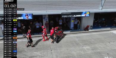 MotoGP Spanyol 2025 - Momen Lucu Marc Marquez Salah Masuk Garasi saat Free Practice