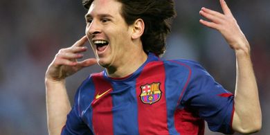 SEJARAH HARI INI - Permainkan Pertahanan Lawan Bareng Ronaldinho, Lionel Messi Cetak Gol Pertama untuk Barcelona