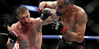 SEJARAH HARI INI - Lebih Mirip Penganiayaan, Musuh Terkutuk Khabib Dipukuli Habis-habisan