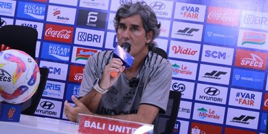Kasih Kode, Teco Tinggal Tunggu Telepon dari Bambang Pamungkas untuk Gabung ke Persija