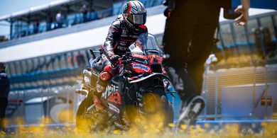 MotoGP Prancis 2025 - Kesulitan Tak Terduga Bikin Bezzecchi Tak Peduli Nyawa Sendiri, Usaha Lolos Q2 seperti Bunuh Diri bagi Murid Rossi