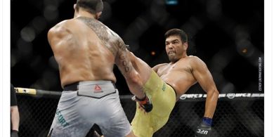 SEJARAH HARI INI - Kekalahan Tragis Anggota Terbaru Hall of Fame UFC di Laga Terakhir