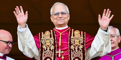 Sudah Mukanya Mirip Claudio Ranieri, Paus Leo XIV Ternyata Suporter AS Roma