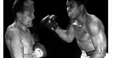 SEJARAH HARI INI - Diakui Pintar, Muhammad Ali Kalahkan Ksatria Inggris