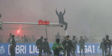 Meski Rayakan Gelar Hari Ini, Bojan Hodak Kesal dengan Pesta Flare Oknum Suporter Persib Usai Laga Kontra Persis