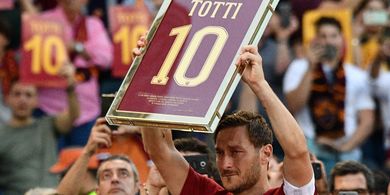 SEJARAH HARI INI - Masuk Gantikan Mohamed Salah, Francesco Totti Beri Penampilan Terakhir untuk AS Roma