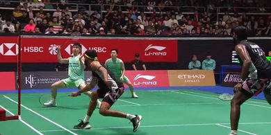 Hasil Semifinal Singapore Open 2025 - Match Point 20-11 Nyaris Ambyar, Magis Herry IP Hasilkan Final Keempat untuk Chia/Soh