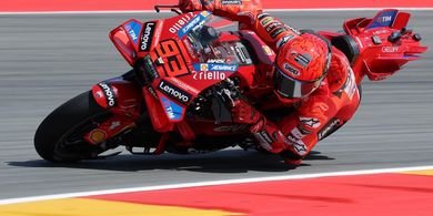 MotoGP Aragon 2025 - Makin Ngenes, Masa Bodoh Marc Marquez dengan Kesulitan Pecco Bagnaia