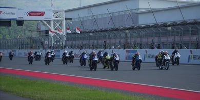 Gebyar Idemitsu BLU CRU Yamaha Sunday Race di Sirkuit Mandalika, Makin Jadi Magnet Passion Balap