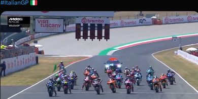 Hasil Moto2 Italia 2025 - Sang Pemuncak Klasemen Kembali dari Keterpurukan, Rekan Setim Mario Aji Masih Stagnan