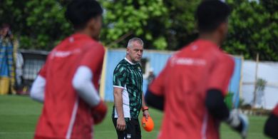 Komentar Jujur Eks Dinamo Zagreb soal Kualitas Kiper Persib Saat Ini