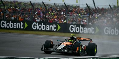 Hasil F1 GP Inggris 2025 - Hujan Deras Tak Halangi Lando Norris Menang, Lewis Hamilton Kalah dari Pembalap Sauber