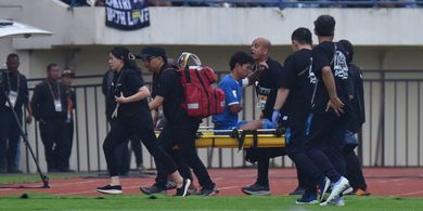 Bojan Hodak Pastikan Achmad Jufriyanto Absen Sementara dari Persib Usai Cedera Patah Tulang Rusuk